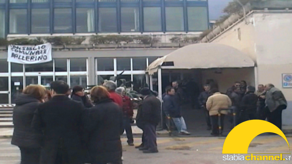 Castellammare - Terme, i dipendenti in assemblea permanente 