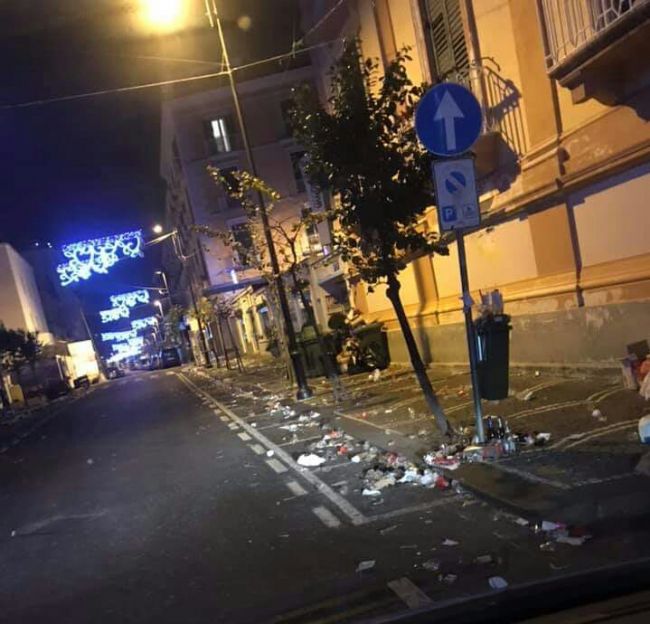 Risultati immagini per STRUSCIO E  BRINDISI DI NATALE A CASTELLAMMARE